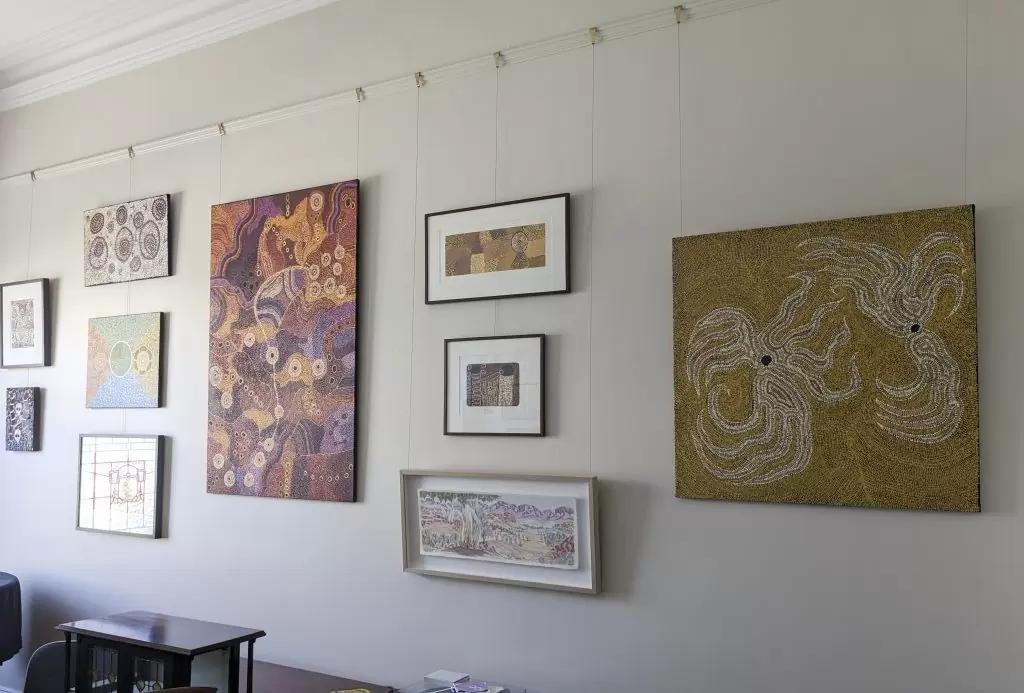 Art Hanging Services Melbourne: Find Exc